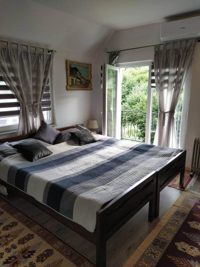 Guest House Bee Visoko Exterior foto